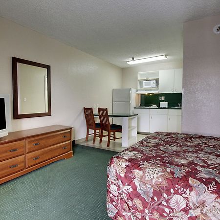Intown Suites Extended Stay Raleigh Nc - Capital Blvd Exterior foto
