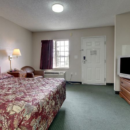 Intown Suites Extended Stay Raleigh Nc - Capital Blvd Exterior foto