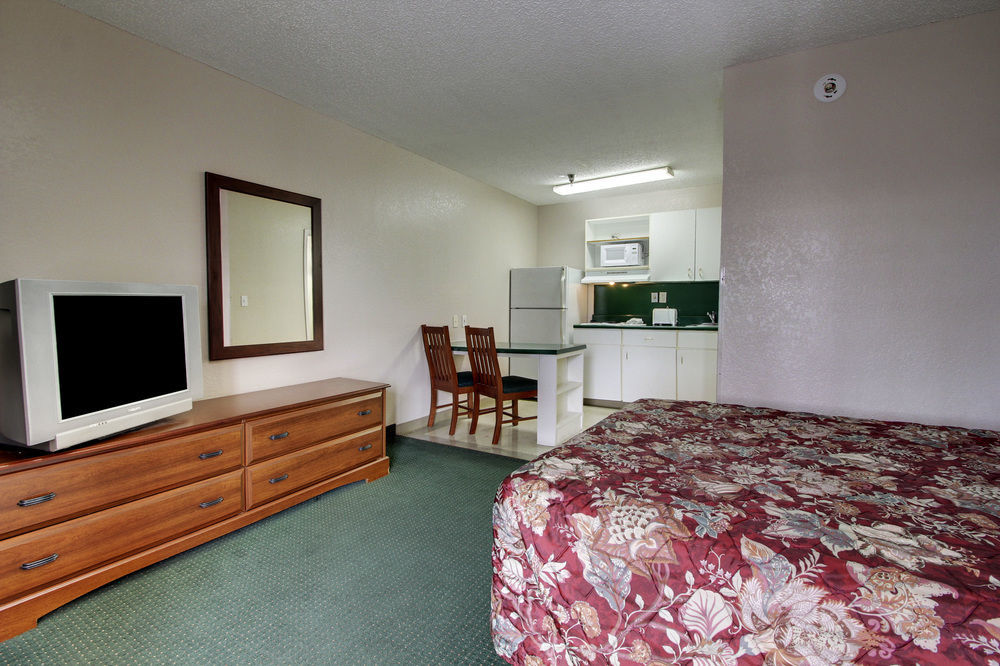 Intown Suites Extended Stay Raleigh Nc - Capital Blvd Exterior foto