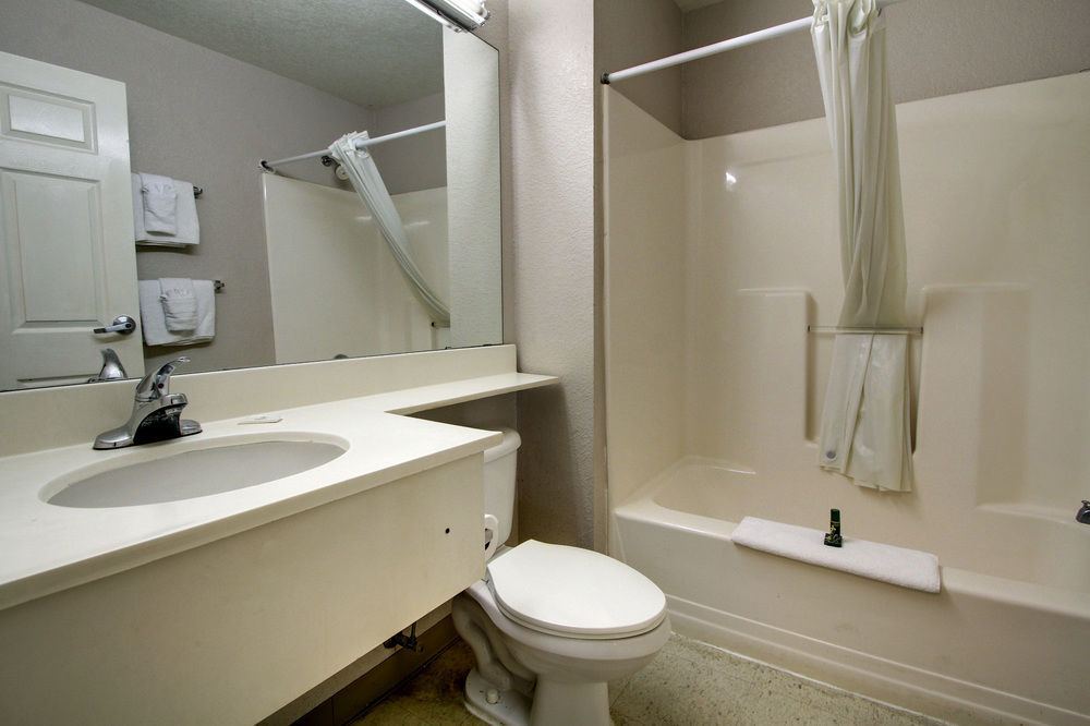 Intown Suites Extended Stay Raleigh Nc - Capital Blvd Exterior foto