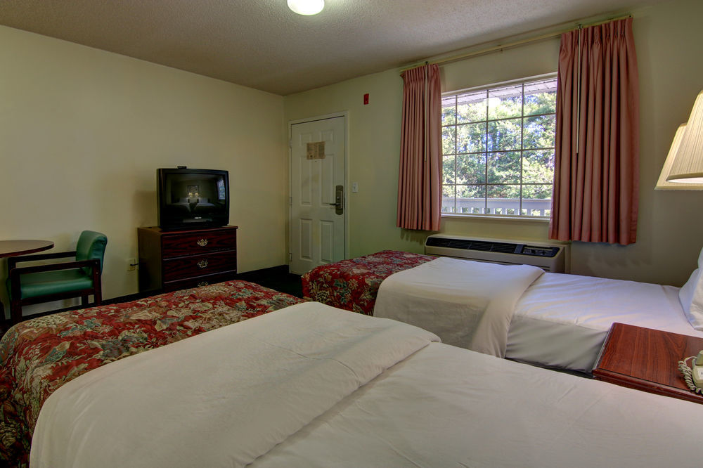 Intown Suites Extended Stay Raleigh Nc - Capital Blvd Exterior foto