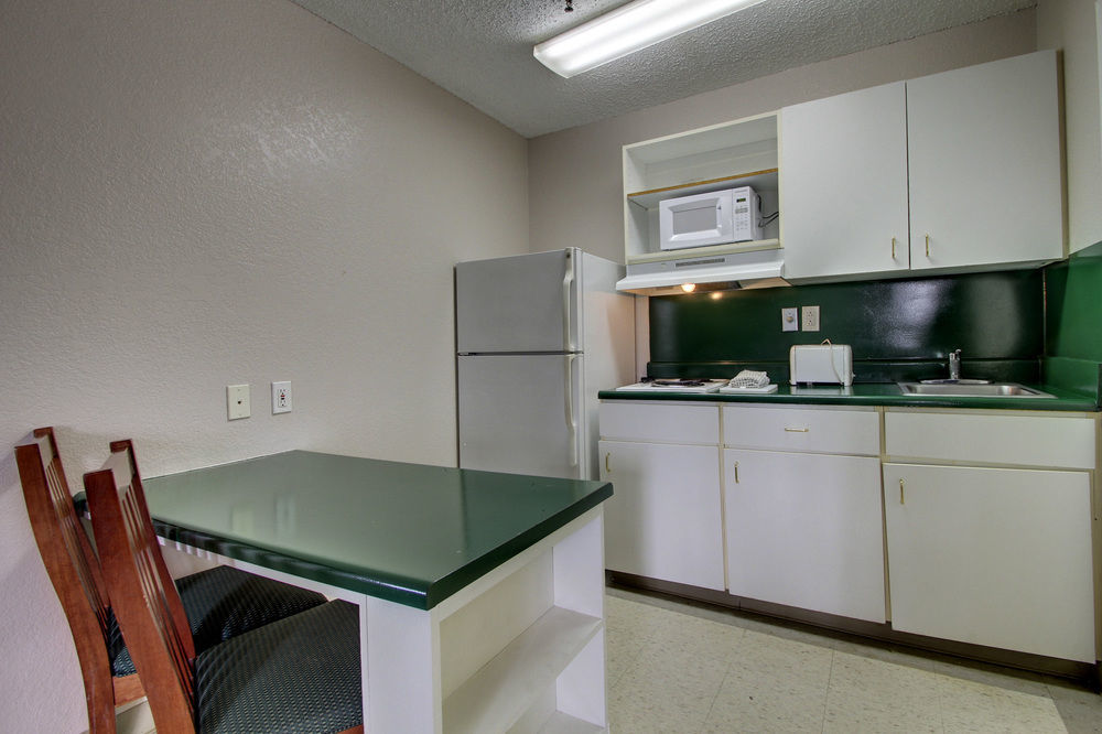 Intown Suites Extended Stay Raleigh Nc - Capital Blvd Exterior foto